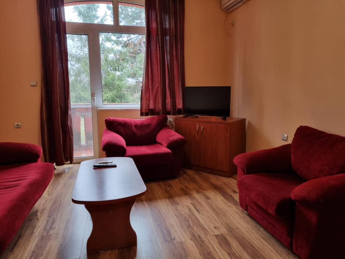 Family Hotel Rujeta Семеен Хотел Ружета - Идеален Център Pavlikeni Buitenkant foto